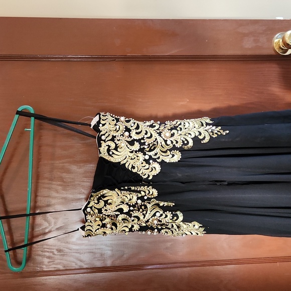 Stunning beaded dress - Picture 6 of 9